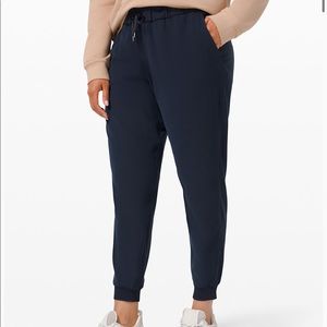Lululemong Joggers navy blue (sz 4)